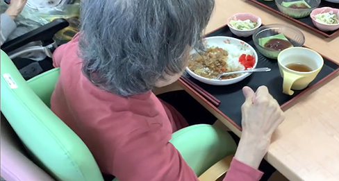 有料老人ホームの取り組みNo.2 誤嚥脱水防止委員会③-2　ピタットクッション